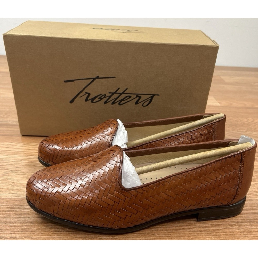 Trotters Liz III Brown Leather Flats Loafers Women's Size 6.5 WIDE NEW
